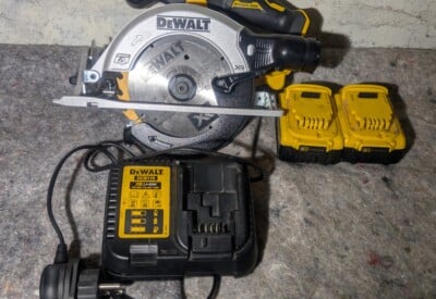 Location Scie circulaire électrique Dewalt à Jouy-le-Moutier