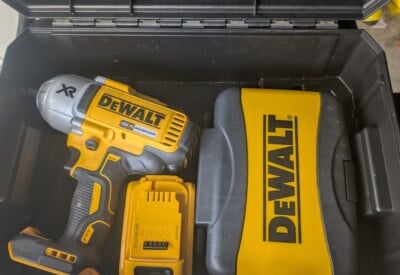 Location Visseuse à choc électrique Dewalt à Jouy-le-Moutier
