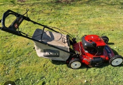 Location Tondeuse autoportée Thermique Stihl à Fontaine-Couverte