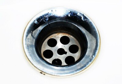 Bouchon de graisse dans une canalisation : comment le dissoudre ?