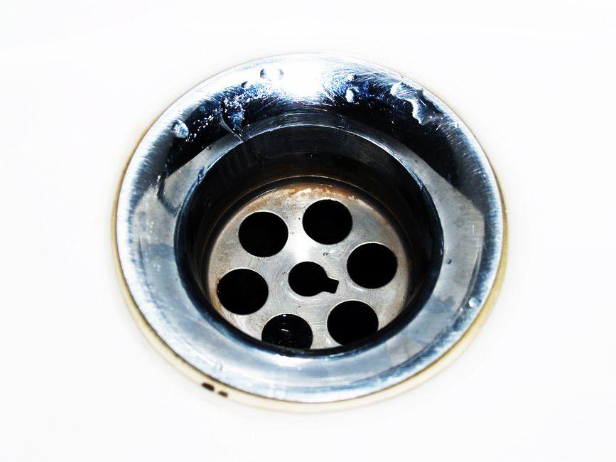 Bouchon de graisse dans une canalisation : comment le dissoudre ?