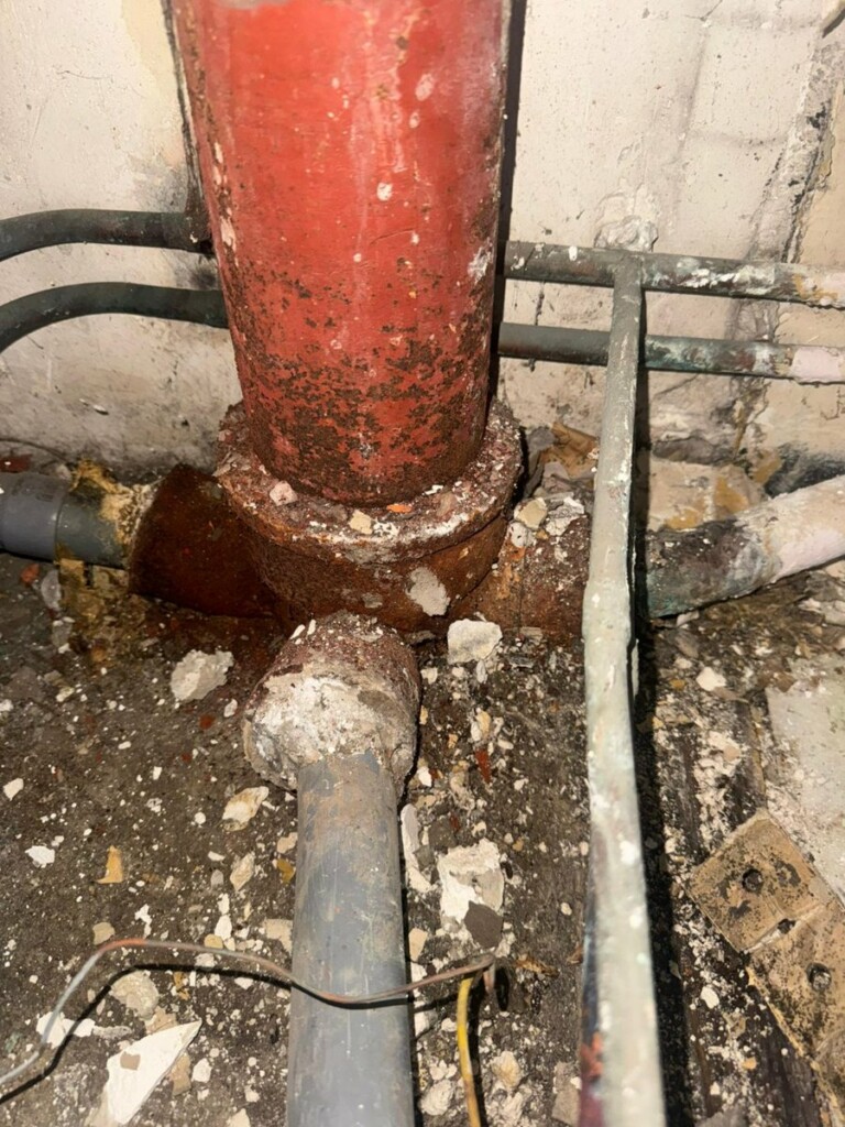 Canalisation bouchée : le matériel qu&rsquo;on peut louer, et le moment où il faut s&rsquo;arrêter