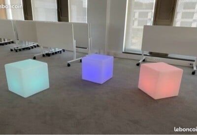 Location Location – Lot de 12 cubes LED lumineux – assise ou table – intérieur/extérieur Autre à Châtenay-Malabry