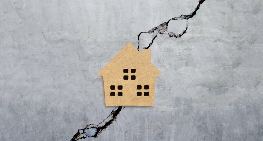 Traitement des fissures de façade : que vérifier lors du choix de l’entreprise experte ?