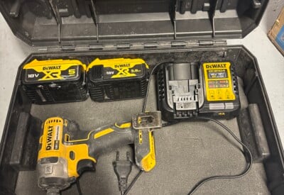 Location Visseuse à choc à choc Dewalt à Locqueltas