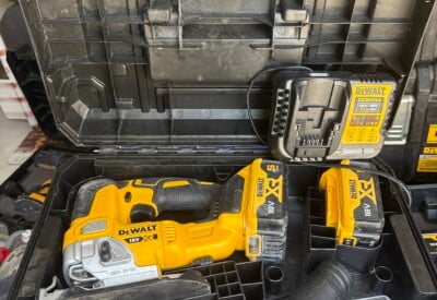 Location Scie sauteuse pendulaire Pendulaire Dewalt à Locqueltas