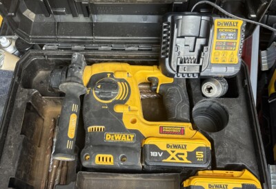 Location Burineur perforateur électrique Dewalt à Locqueltas