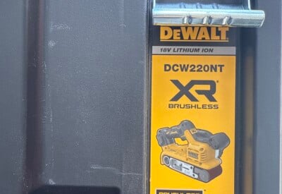 Location Ponceuse à bande électrique Dewalt à Arras