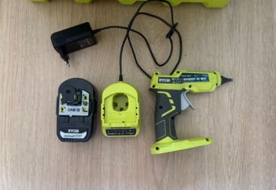Location Pistolet à colle 18V Ryobi à Bruyeres le chatel