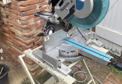 Location Scie à onglet radiale électrique Makita à Larra