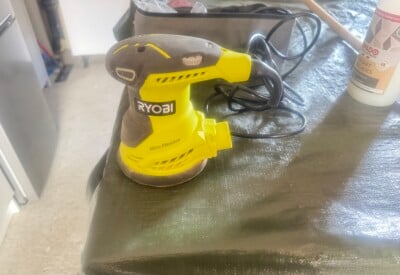 Location Ponceuse à bois électrique Ryobi à Estrablin